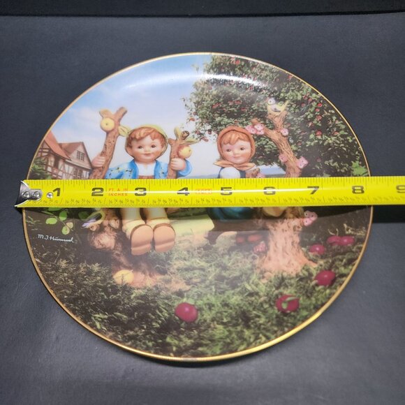 M.J Hummel Apple Tree Boy & Girl Collectors Plate 8'' Danbury Mint 1989 - Picture 7 of 7